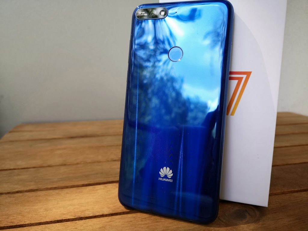 HUAWEI Y7 (2018) Smartphone